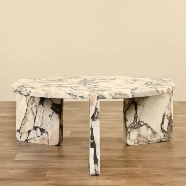 طاولة قهوة دائرية بقاعدة ثلاثية