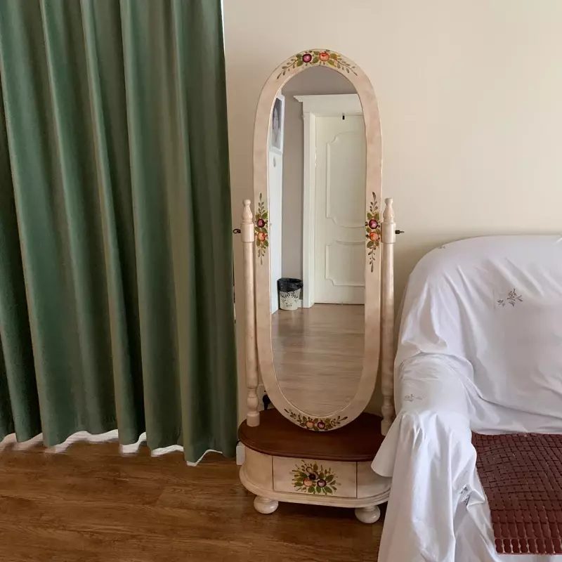 مرايات طويلة