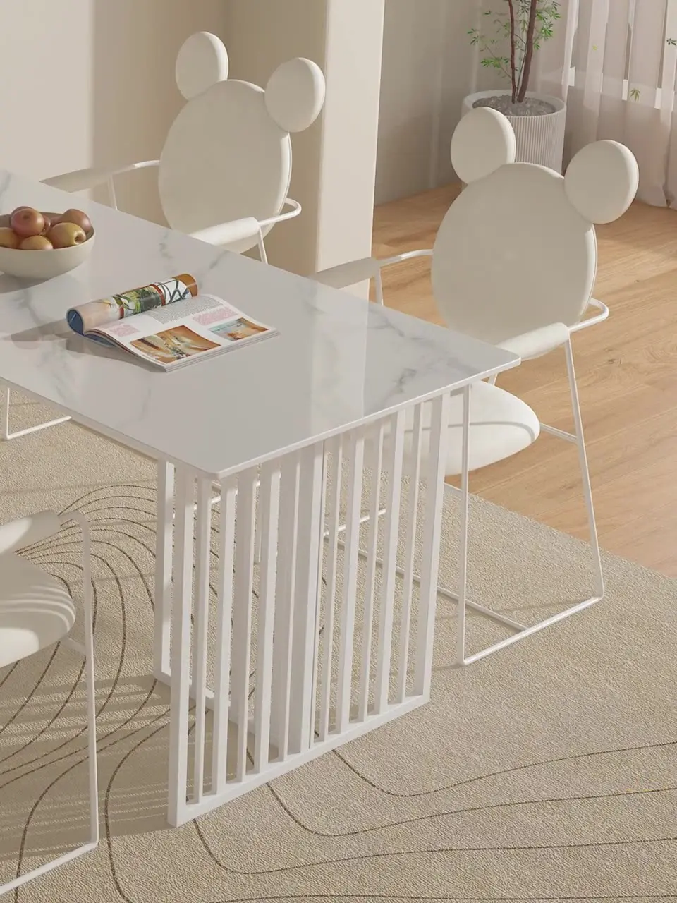 طاولة طعام مع كراسي بتصميم فرنسي