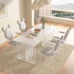 طاولة طعام مع كراسي بتصميم فرنسي