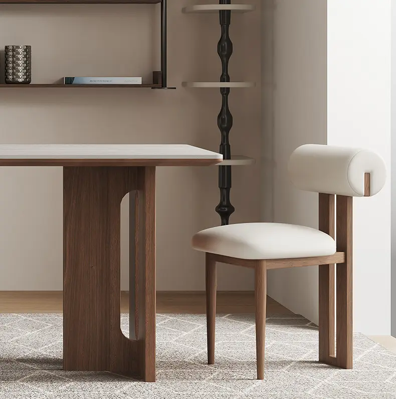 طاولة طعام خشبية مع كراسي 