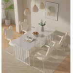 طاولة طعام مع كراسي بتصميم فرنسي