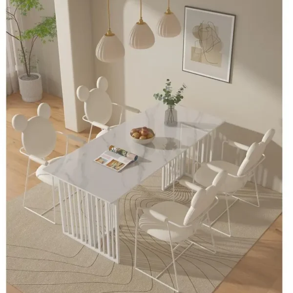 طاولة طعام مع كراسي بتصميم فرنسي