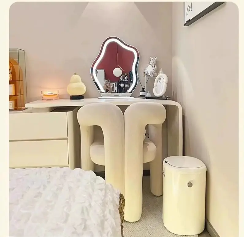 كرسي تسريحة مودرن بسيط