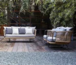 جلسات خارجية مع طاولة القهوة للفناء