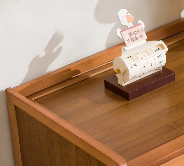 خزانة أحذية بمساحة تخزين واسعة