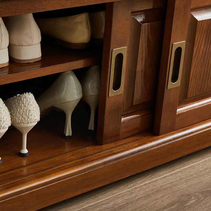 خزانة أحذية بمقعد بتصميم عتيق